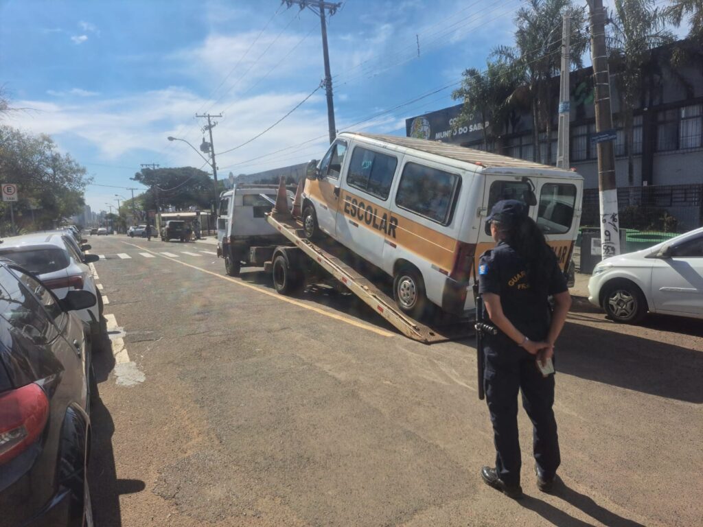 Homem de 67 anos é multado em mais de R$ 6 mil por transporte escolar clandestino em Franca