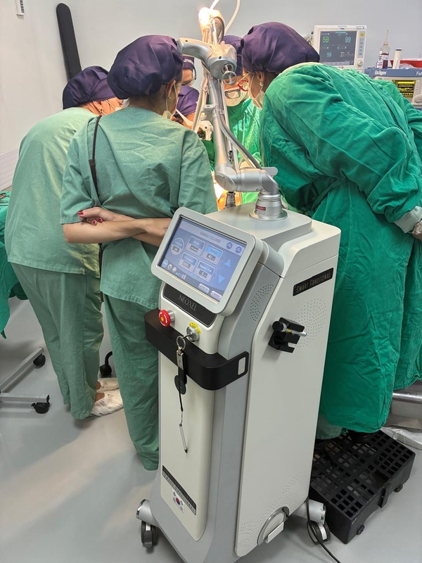 Laser de CO2 na cirurgia de blefaroplastia Laser de CO2 na cirurgia de blefaroplastia