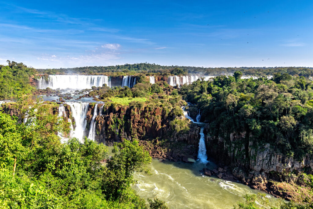 Turismo em expansão impulsiona hotelaria de Foz do Iguaçu Turismo em expansão impulsiona hotelaria de Foz do Iguaçu