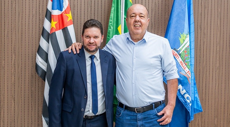 Câmara aprova título de Cidadão Francano ao vereador Carlinho Petrópolis Farmácia