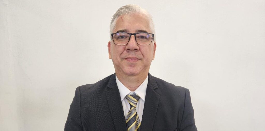 Competência, ética e profundo conhecimento jurídico fazem do Dr. José Arnaldo um dos grandes nomes do Direito Previdenciário em nossa cidade. Com uma trajetória marcada pela dedicação e pelo compromisso com seus clientes, é reconhecido pela excelência na atuação e pela confiança que conquistou ao longo dos anos. Um profissional que honra a advocacia e se destaca como verdadeira referência em sua área de atuação.