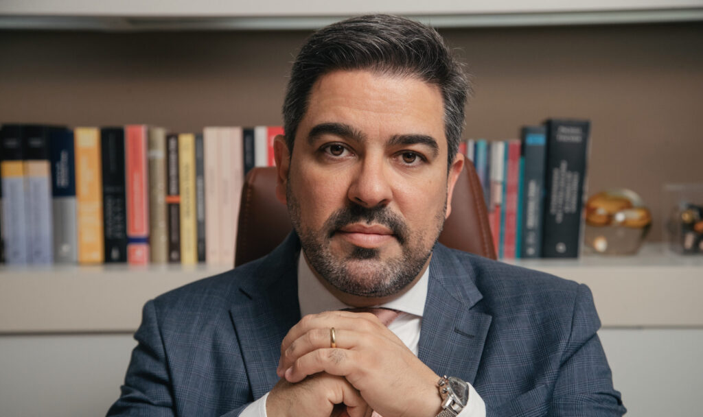 Caríssimo Dr. Márcio Cunha é um dos grandes nomes da advocacia, destacando-se por sua sólida formação, profundo conhecimento jurídico e atuação marcada pela ética, competência e compromisso com a justiça. Profissional altamente capacitado, conquistou o respeito de clientes e colegas por sua dedicação incansável e pela excelência com que conduz cada desafio. Sua trajetória é motivo de admiração e uma verdadeira referência para a advocacia, refletindo profissionalismo, credibilidade e permanente busca pelos melhores resultados.