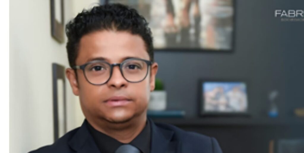 Entre os grandes nomes da advocacia, o Dr. Fabricio Santos se destaca pela excelência, ética e dedicação incansável à defesa dos direitos de seus clientes. Sua competência, visão estratégica e compromisso com a justiça fazem dele um profissional admirado e respeitado, consolidando sua posição entre os advogados mais destacados da atualidade.