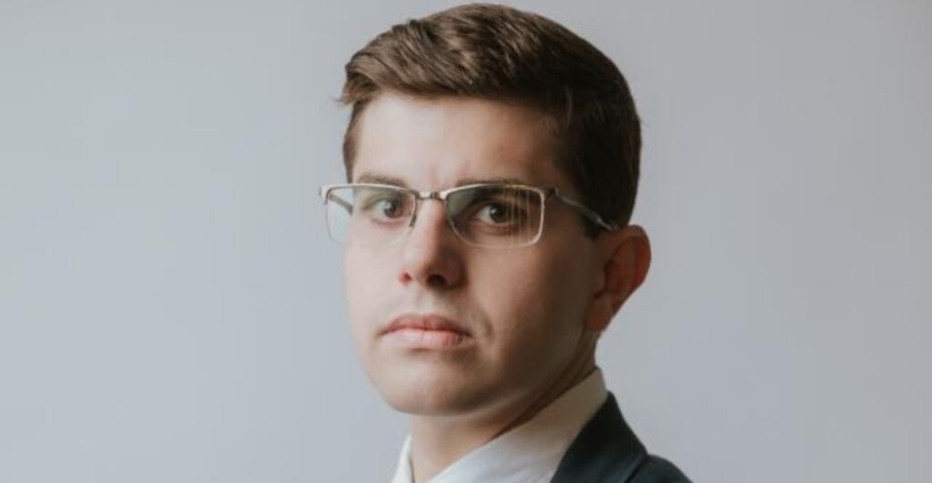 Dr. Gabriel Careta é um dos grandes destaques da advocacia francana, reconhecido por sua sólida atuação, competência técnica e compromisso com a excelência na prestação de serviços jurídicos. Profissional altamente respeitado e requisitado, construiu uma trajetória marcada pela ética, seriedade e dedicação, conquistando a confiança de clientes e o reconhecimento de colegas de profissão. Seu trabalho é reflexo da busca permanente por resultados, fazendo de seu nome uma verdadeira referência no cenário jurídico de nossa cidade.