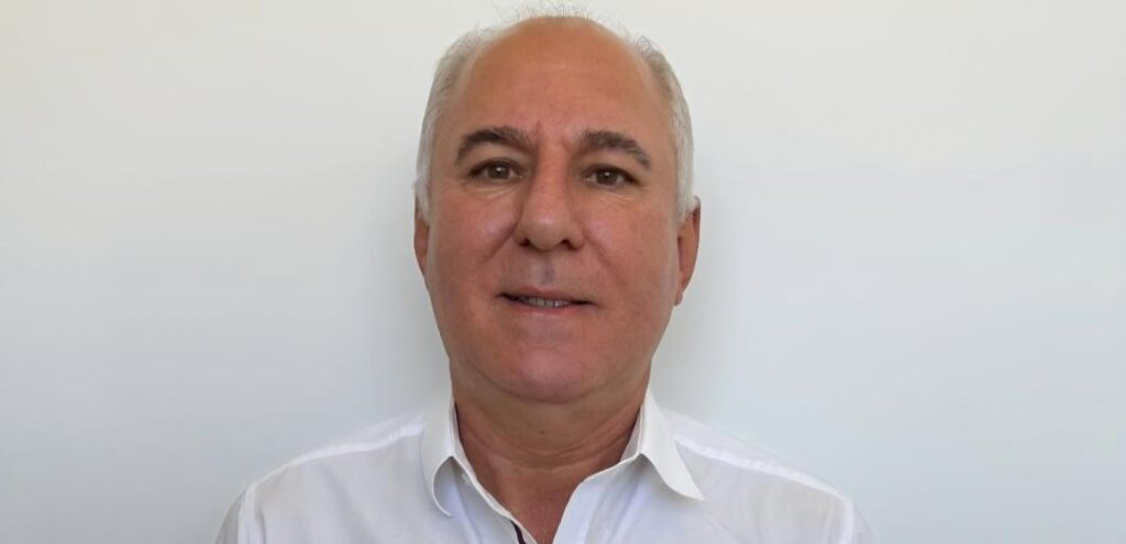 Nosso destaque de hoje vai para o competente empresário Ebio Pedrosa, diretor da Rede Drogafarma de Farmácias, que vem se consolidando como uma grande referência em Franca e em toda a região. Com lojas estrategicamente instaladas, a Drogafarma conquista a confiança dos clientes por oferecer um atendimento verdadeiramente diferenciado, equipe preparada, entregas rápidas em domicílio e uma ampla variedade de medicamentos e produtos de saúde e bem-estar. Um trabalho sério, pautado na qualidade, na credibilidade e no respeito aos seus clientes. Parabéns ao amigo Ebio Pedrosa pelo excelente trabalho realizado!