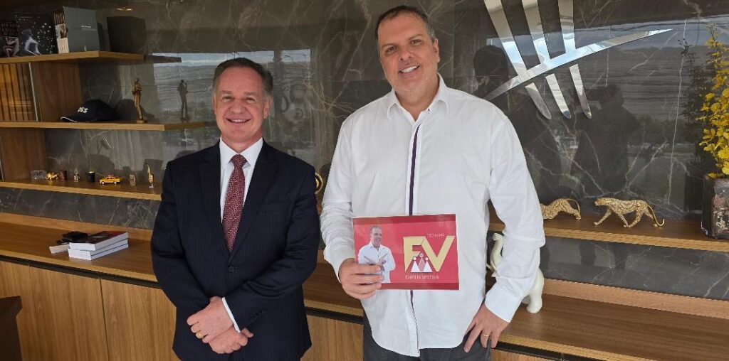 O renomado advogado empresarial Dr. Esdras Lovo, que também integra o Tribunal de Impostos e Taxas do Estado de São Paulo, é o destaque do Família Verzola Recebe desta sexta-feira. Durante a entrevista, ele fala sobre a decisão de encerrar seu ciclo como coordenador do Curso de Direito da Unifran, compartilhando reflexões sobre essa importante etapa de sua trajetória acadêmica e profissional. Não perca! Hoje, às 19h30, pelo Canal 3 da NET/Claro e, posteriormente, em nosso canal no YouTube e em todas as nossas redes sociais. Confira!