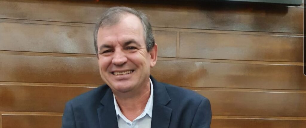 O vereador Gilson Pelizaro construiu uma trajetória marcada pela seriedade, competência e compromisso com a população francana. Há vários mandatos atuando como um fiscalizador firme e combativo, tornou-se uma voz respeitada na Câmara Municipal, sempre defendendo os interesses da comunidade. Com trabalho, dedicação e proximidade com as pessoas, conquistou o carinho e a confiança dos francanos, que reconhecem sua atuação em favor de uma Franca cada vez melhor.