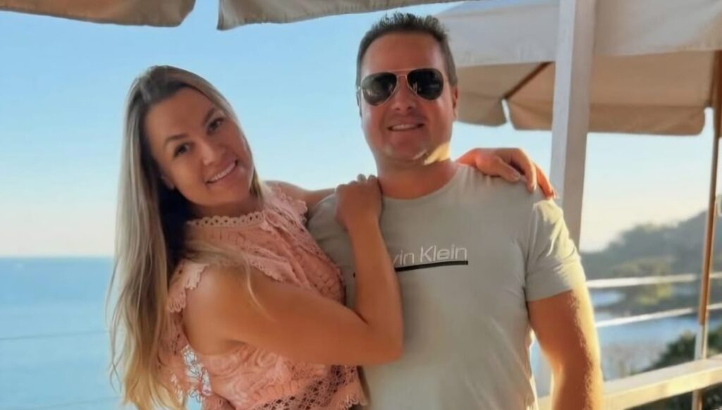 Sempre uma grande alegria destacar este querido casal, por quem nutrimos sincera amizade, carinho e grande admiração. João Paulo Alvarenga, diretor das construtoras Copenhagen, White House e Paradise, ao lado de sua querida Poli, influenciadora digital e modelo fotográfica, deram uma pausa na intensa rotina de trabalho para desfrutar de momentos de descanso, descontração e muito relax. Afinal, celebrar a vida, renovar as energias e aproveitar os bons momentos ao lado de quem se ama também faz parte do caminho do sucesso. Ao casal, nosso carinho e os votos de muitas felicidades!