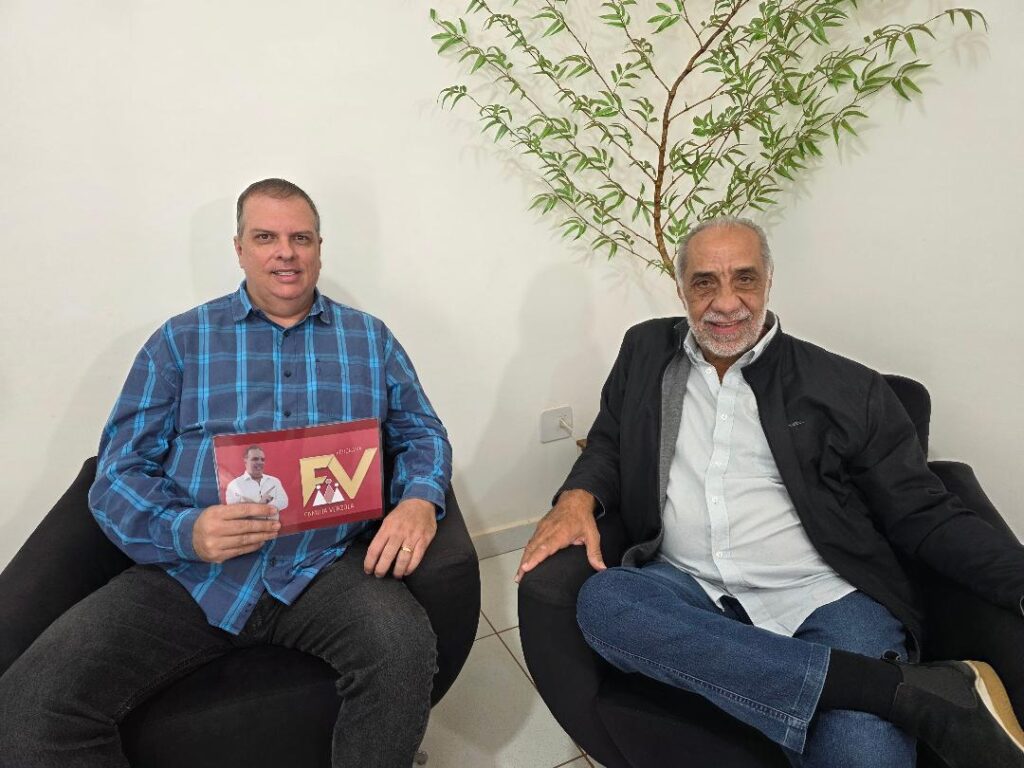 Nesta edição do Família Verzola Recebe, temos a satisfação de receber João Rocha, pré-candidato a Deputado Federal, para uma conversa franca, propositiva e repleta de reflexões sobre o presente e as perspectivas para o futuro. Ao longo da entrevista, João Rocha compartilha sua trajetória, suas ideias e sua visão sobre temas de grande relevância para a sociedade, em um bate-papo leve, respeitoso e cheio de bons insights. Hoje, às 19h30, pelo Canal 3 da Net Claro. Logo após a exibição, a entrevista também estará disponível em nosso canal no YouTube e em todas as nossas redes sociais. Acompanhe mais um encontro especial do Família Verzola Recebe e confira uma conversa que certamente contribuirá para ampliar o debate e promover importantes reflexões.