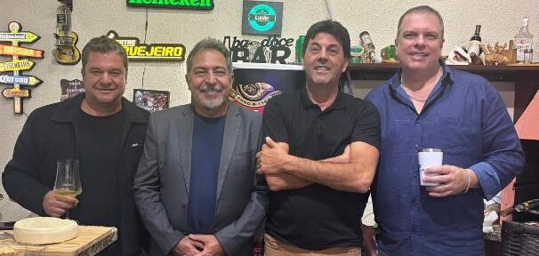 Este colunista teve a alegria de compartilhar momentos especiais ao lado dos queridos amigos Fabiano Simões, Gabriel Rinaldi e Juninho Manhas. Em um encontro marcado pela amizade sincera, não faltaram boas risadas, histórias divertidas e aquela resenha de qualidade que fortalece ainda mais os laços entre pessoas de bem. Afinal, momentos assim renovam as energias e mostram que a verdadeira riqueza da vida está na convivência com grandes amigos.