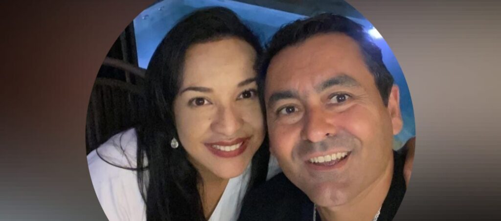 Marcelo Perente é um profissional valorizado na área imobiliária, reconhecido por construir uma trajetória de sucesso pautada em dedicação, competência e seriedade. Ao seu lado, sempre presente em cada conquista, está sua querida esposa, Elisangela — companheira inseparável, fonte de apoio e inspiração em sua caminhada.