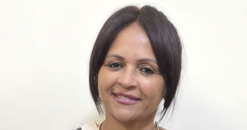 Maria Célia Pacheco é sinônimo de competência, dinamismo e dedicação. À frente da Stone Way Formaturas e Eventos, ela conduz cada projeto com profissionalismo, sensibilidade e um olhar atento aos detalhes, transformando momentos especiais em lembranças inesquecíveis. Seu talento e compromisso com a excelência fazem da Stone Way uma grande referência em nossa cidade. Parabéns pelo belíssimo trabalho! E vem parceria por ai entre a Família Verzola e a Stone Way. Em breve, daremos maiores detalhes aos amigos leitores.