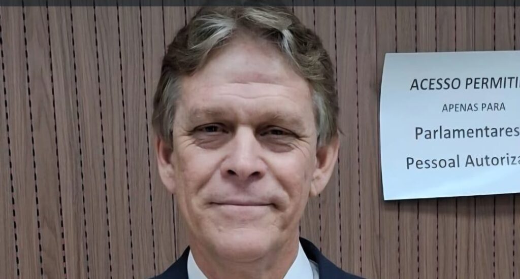 Caríssimo Dr. Pedro José Olivito Lancha é um dos nomes mais respeitados e admirados da advocacia em nossa cidade. Sua competência, ética, dedicação e profundo compromisso com a justiça conquistaram não apenas o reconhecimento profissional, mas também o carinho e a confiança de toda a comunidade. Seu legado é marcado pelo exemplo, pela seriedade e pela excelência com que exerce a nobre missão de advogar.