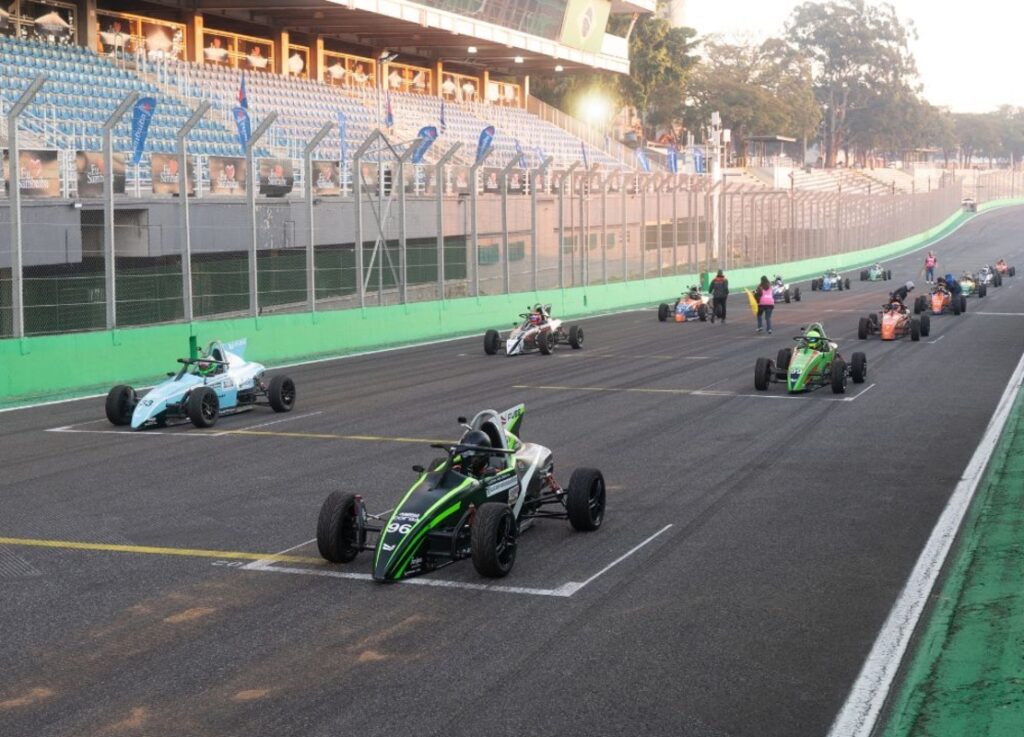 Do rental kart à Fórmula Vee: como começar no automobilismo Do rental kart à Fórmula Vee: como começar no automobilismo