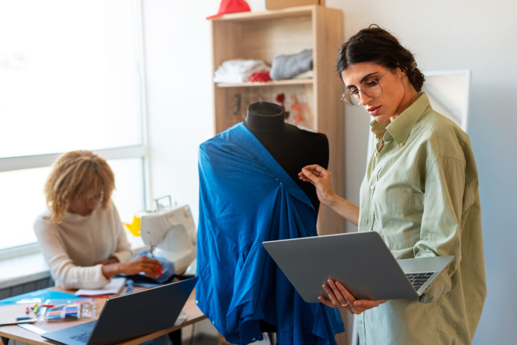 Indústria da moda adapta produção ao avanço do e-commerce Indústria da moda adapta produção ao avanço do e-commerce