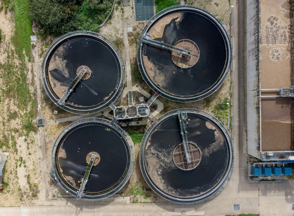 Investimentos em saneamento atingem R$ 33,3 bilhões em 2025 Investimentos em saneamento atingem R$ 33,3 bilhões em 2025