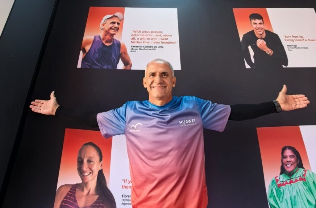 Huawei comemora um ano de loja com Vanderlei Cordeiro