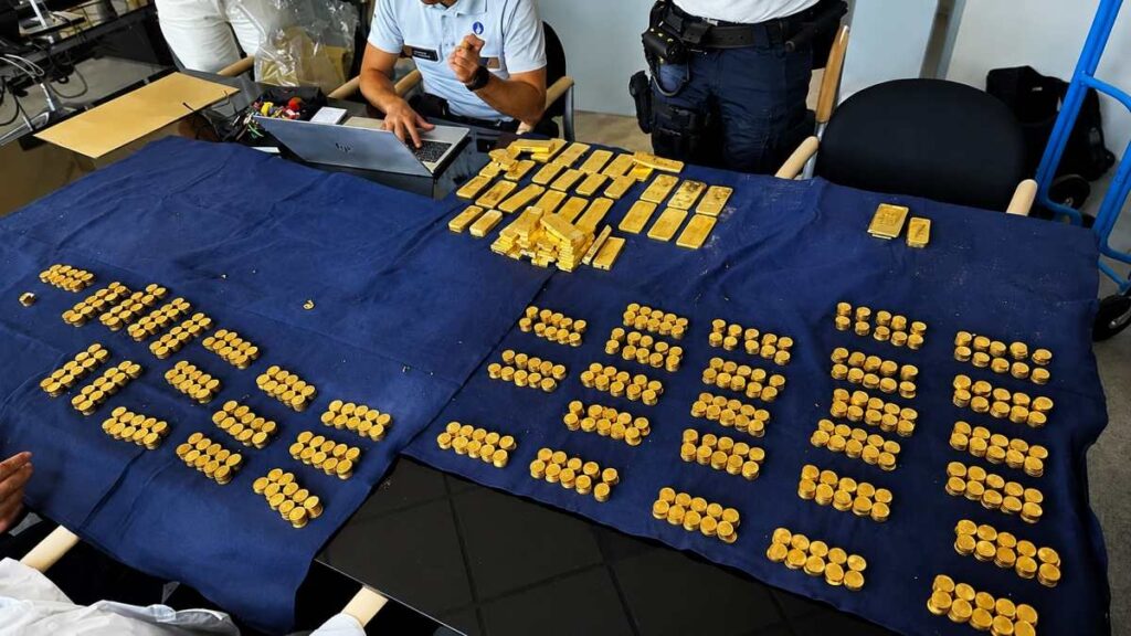 Pedreiros encontram tesouro em ouro cotado em R$ 54 milhões Pedreiros encontram tesouro em ouro cotado em R$ 54 milhões