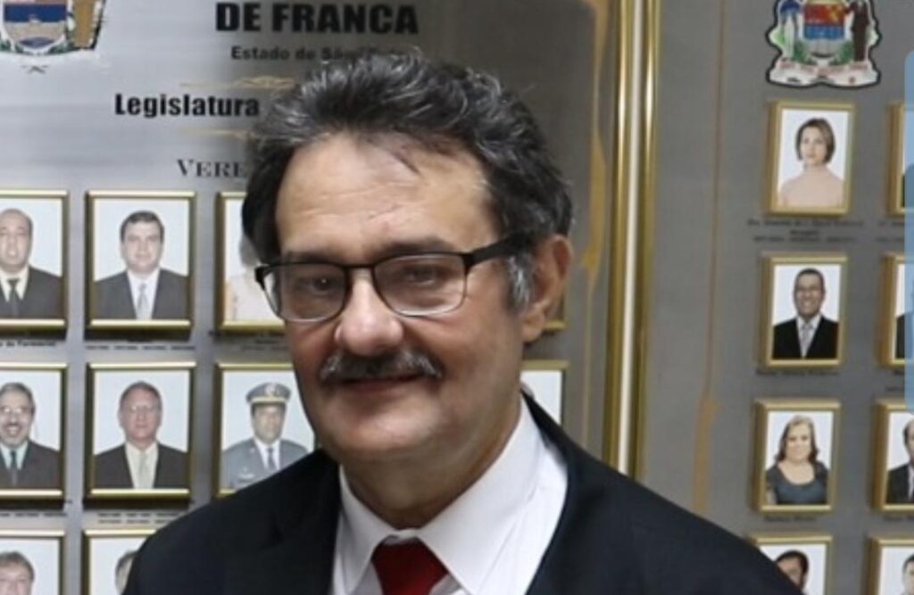 A Fundação Espírita Judas Iscariotes celebra 80 anos de uma trajetória marcada pelo amor, pelo acolhimento e, acima de tudo, pela dedicação ao próximo. Uma história construída por muitas mãos e que continua fazendo a diferença na vida de tantas pessoas. À frente desta importante missão está o presidente Cloves Plácido Barbosa, que realiza um trabalho digno de reconhecimento e aplausos, conduzindo a entidade com comprometimento, sensibilidade e dedicação. Para celebrar este momento tão especial, no dia 08, a partir das 8h da manhã, no Teatro Judas Iscariotes, será realizado o lançamento de um livro que resgata e conta a rica história dos 80 anos da Fundação. Já no dia 12, funcionários e toda a equipe de trabalho estarão reunidos em um jantar especial no Espaço Cedro, celebrando esta importante conquista. Parabéns, Cloves Plácido Barbosa, e a toda a equipe da Fundação Espírita Judas Iscariotes! Que esta belíssima história continue sendo escrita com muito amor, solidariedade, acolhimento e compromisso com o próximo. 80 anos de uma obra que merece todos os aplausos!