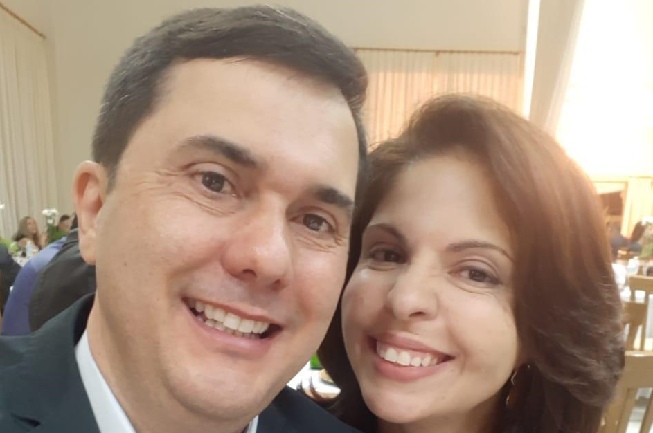 Nosso carinho e admiração ao benquisto casal Dr. Sérgio Henrique de Paula Tasso e Dra. Viviane Elias Tasso, dois grandes nomes de destaque em suas respectivas áreas. Dr. Sérgio é referência na medicina dermatológica, profissional altamente capacitado, sempre atualizado e muito respeitado por toda a comunidade. Ao seu lado, a querida Dra. Viviane Elias Tasso, cirurgiã-dentista das mais requisitadas, que se destaca pela competência, dedicação e extrema atenção com seus pacientes. Um casal que representa, com brilhantismo, profissionalismo, carinho e excelência!