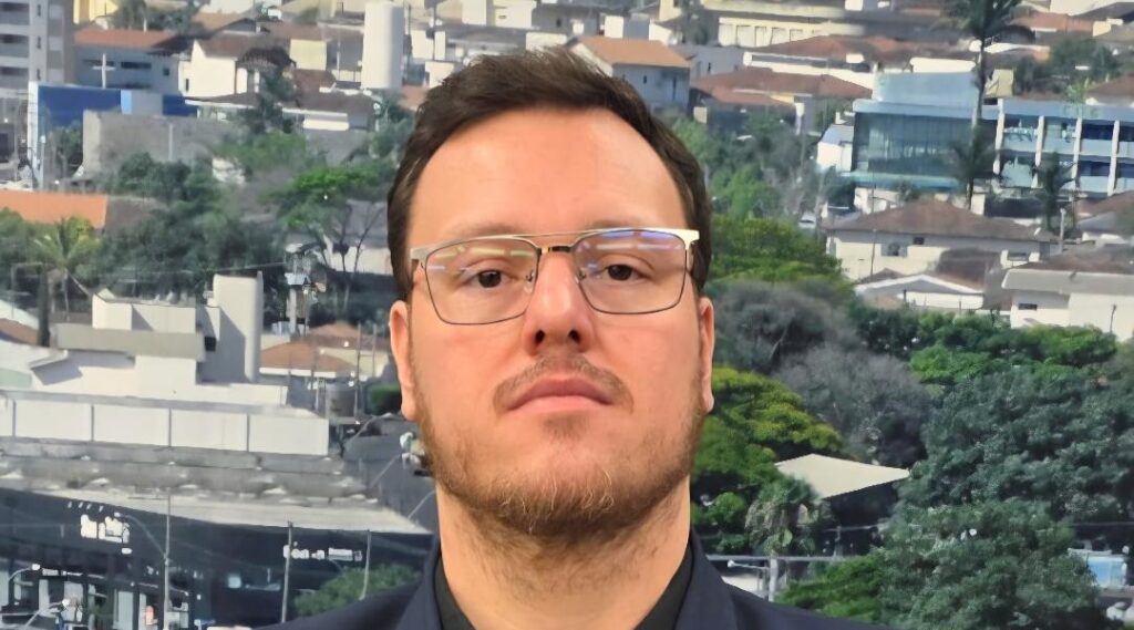 Dr. Felipe Gasparoto é, sem dúvida, um dos grandes destaques da advocacia francana. Dono de uma trajetória pautada pela competência, ética e profundo conhecimento jurídico, consolidou seu nome entre os mais respeitados profissionais da área. Com atuação firme, dedicação incansável e compromisso com a excelência, segue conquistando a confiança de seus clientes e a admiração de colegas, sendo uma referência de talento e credibilidade no universo jurídico de Franca.