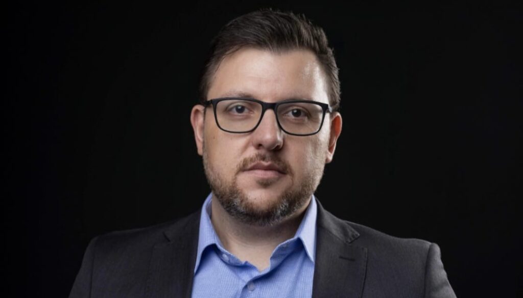 Competência, dedicação e uma trajetória construída com muito profissionalismo fazem do Dr. Carlos Eduardo Gasparoto um dos advogados mais atuantes e respeitados de nossa região. Seu talento e capacidade técnica foram, mais uma vez, reconhecidos com a recente nomeação para a Gerência Jurídica da Âncora Consórcios, uma das maiores e mais conceituadas administradoras de consórcios do país. Uma conquista que reflete sua excelência profissional, liderança e compromisso com a advocacia de alto nível. Parabéns por mais esta importante etapa de uma carreira marcada pelo sucesso e pelo reconhecimento.