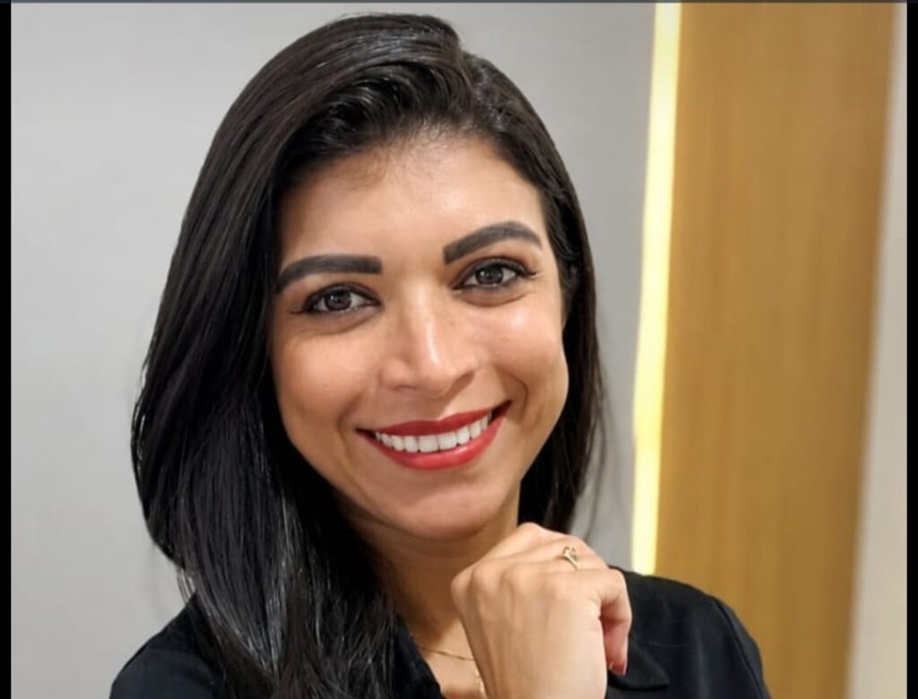 Profissional de grande competência e destaque na advocacia, a Dra. Dayane Oliveira se sobressai pela dedicação, conhecimento e atuação pautada pela excelência. Com experiência nas áreas de Direito de Família, Trabalhista e Previdenciário, é uma advogada respeitada, comprometida e preparada para oferecer um trabalho sério e qualificado. Uma profissional que merece, sem dúvida, nosso reconhecimento e destaque especial!