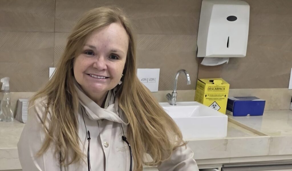 Profissional extremamente dedicada, capacitada e apaixonada pela Odontologia, a Dra. Maria Paula Figueiredo Nascimento é um dos nomes de destaque da área em nossa cidade. À frente do Instituto Odontológico Função & Arte, ela alia conhecimento, experiência, atenção e um atendimento verdadeiramente diferenciado. Querida e muito requisitada por seus pacientes, Dra. Maria Paula conquistou, ao longo de sua trajetória, algo que não se compra: a confiança e o carinho de quem entrega a ela o cuidado com o seu sorriso. Uma profissional nota dez, que faz da excelência e do compromisso com seus pacientes a sua grande marca!