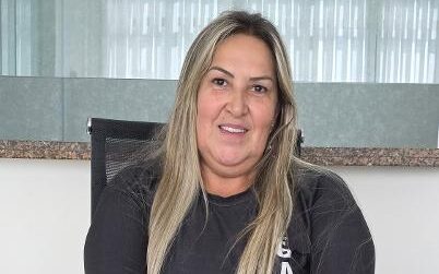 ELAINE GANDOLFI: UMA EDUCADORA QUE FAZ A DIFERENÇA