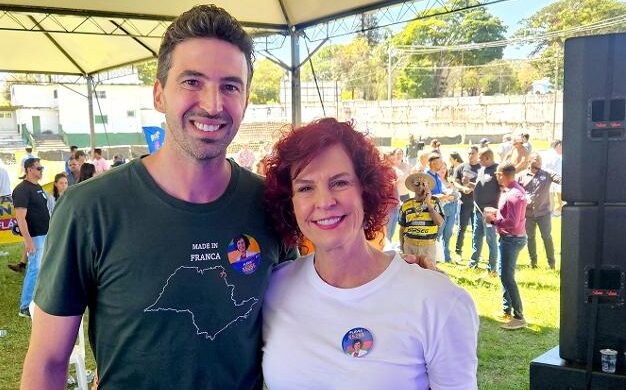 Dois nomes queridos e de grande representatividade em nossa região ganham destaque nesta caminhada: Flávia Lancha, empresária respeitada, de trajetória marcada pelo trabalho e muito querida por toda a comunidade, que coloca seu nome à disposição como candidata a deputada estadual; e Daniel Bassi, vereador dos mais combativos e atuantes, sempre próximo da população, que também encara o desafio como candidato a deputado federal. Ambos pelo PSD, Flávia e Daniel seguem unidos pelo propósito de representar Franca e toda a região com trabalho, determinação e compromisso. Dois nomes que chegam fortes e cercados pelo carinho e pela confiança de muitos amigos e admiradores.