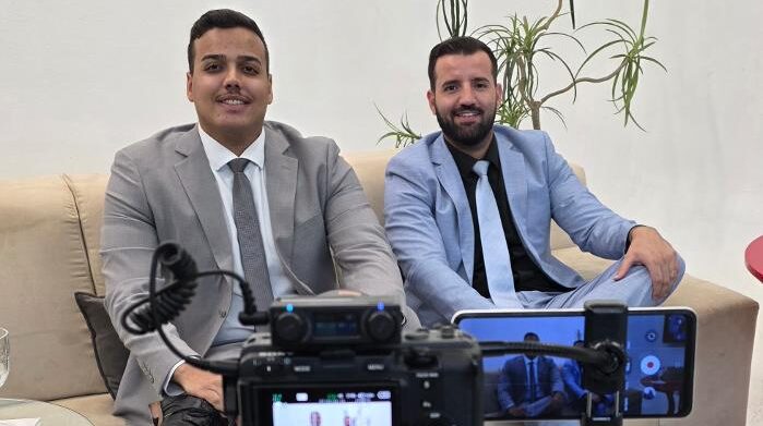 Nesta quarta-feira tem programa inédito Família Verzola Recebe! A partir das 19h30, pelo Canal 3 da NET/Claro, teremos um encontro especial com dois profissionais de grande destaque e competência na advocacia previdenciária: Dr. Gabriel Machado dos Santos e Dr. Phelipe Martins Vaz. Uma conversa com informação, conhecimento e temas importantes para você! E, posteriormente, o programa estará disponível em nosso canal no YouTube e em nossas redes sociais. Não perca! Quarta-feira, às 19h30, tem Família Verzola Recebe!