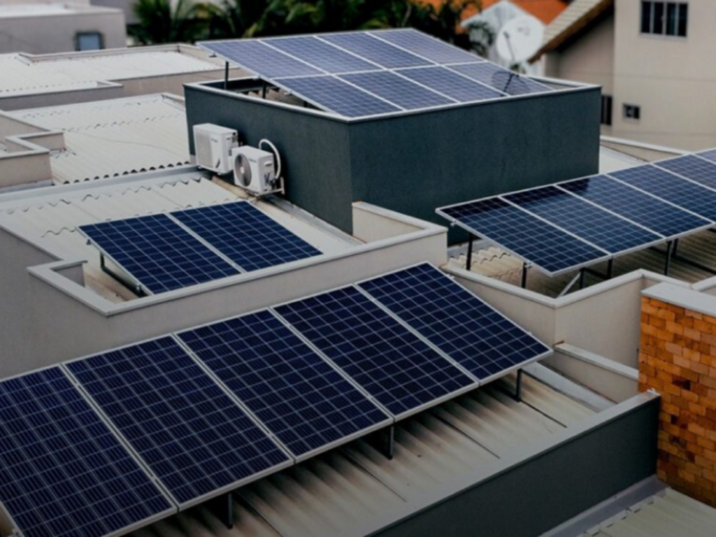 Setor solar com BESS deve reduzir custos em 40% no Brasil Setor solar com BESS deve reduzir custos em 40% no Brasil