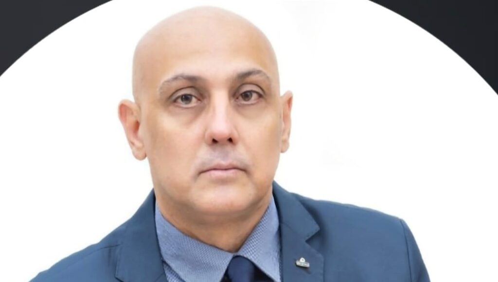 Competência, inovação e compromisso com a excelência marcam o trabalho de Adriano Migani, diretor comercial da Eddydata Tecnologia e Gestão, empresa especializada em soluções de software para a gestão pública. Com visão estratégica e dedicação, Adriano tem papel de destaque na busca por tecnologias que tornam os processos mais eficientes, modernos e inteligentes, contribuindo para uma administração pública cada vez mais ágil e de qualidade. Fizemos o convite e estamos esperando por ele para uma entrevista especial em nosso programa Família Verzola Recebe, para breve.