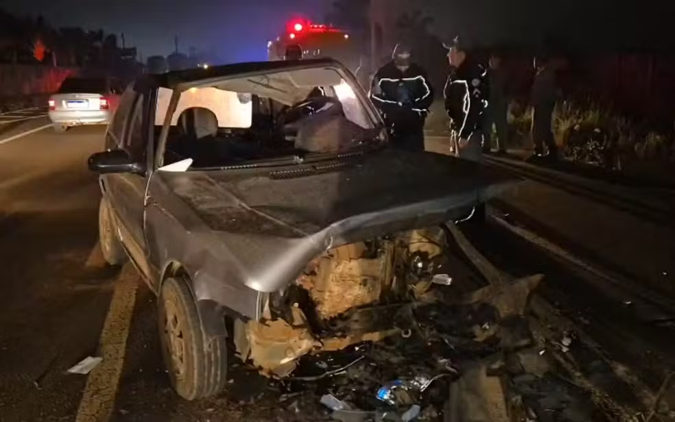 Colisão frontal deixa 3 feridos na Rodovia Tancredo Neves