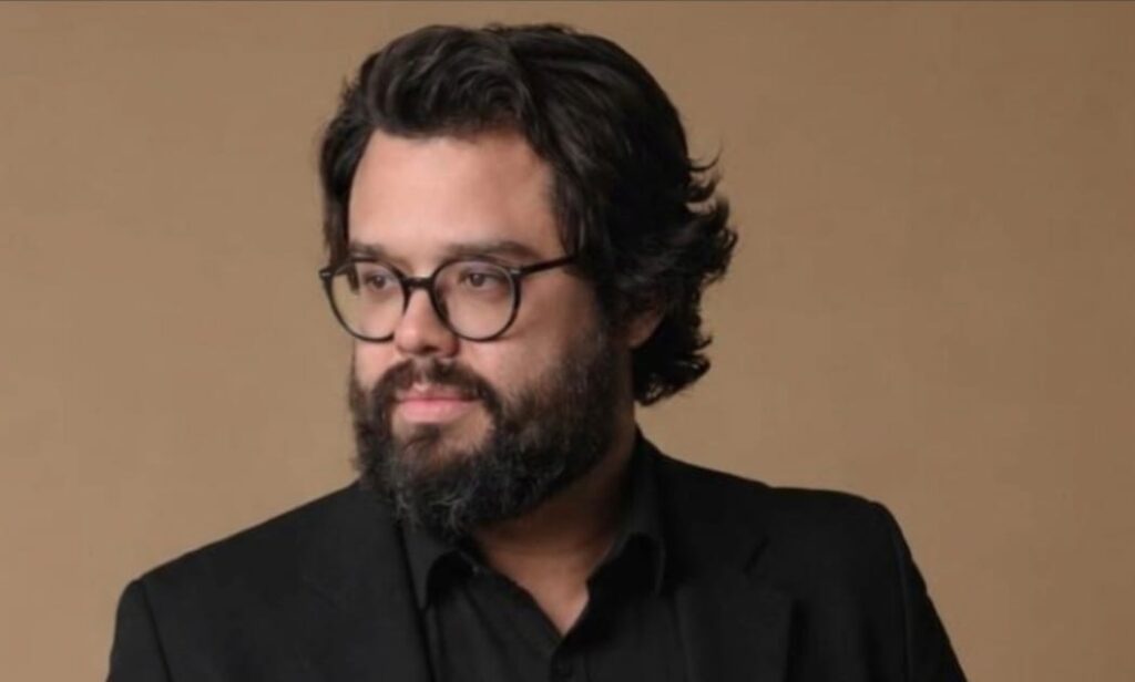 Profissional de grande destaque na área jurídica, Dr. Gustavo Chaves Junior reúne competência, dedicação e um trabalho pautado pela seriedade e pelo compromisso com seus clientes, que nele depositam plena confiança. Fizemos o convite e, em breve, ele estará conosco no Família Verzola Recebe, em uma entrevista exclusiva, contando um pouco de sua trajetória, de seu trabalho e também do lado pessoal. Fique ligado! Vem aí mais uma conversa especial, com informação, histórias e conteúdo de qualidade no nosso programa!