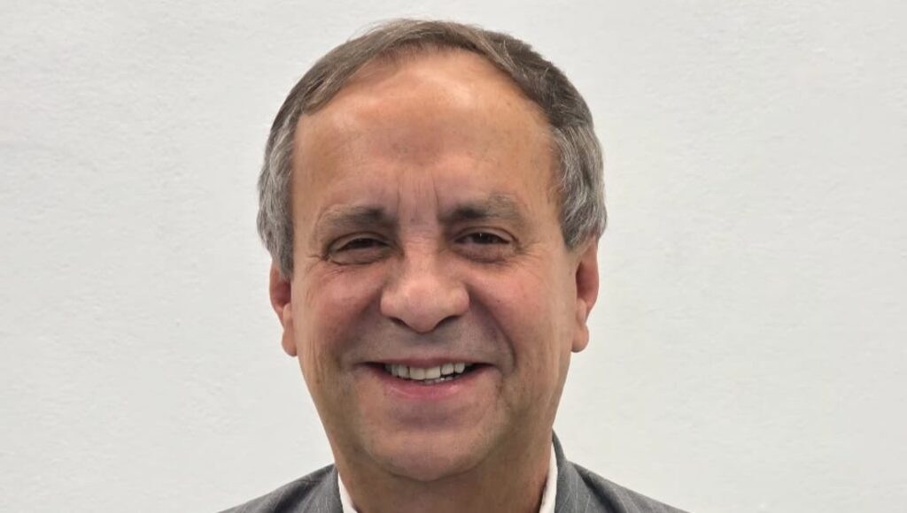 É sempre motivo de grande satisfação destacar o caríssimo Dr. José Antônio de Faria Martos, profissional dos mais respeitados, admirados e conceituados da área jurídica de nossa cidade. Pesquisador Associado ao Conselho Nacional de Pesquisa e Pós-Graduação em Direito, possui também uma brilhante trajetória acadêmica, sendo autor de diversos livros e artigos científicos publicados no Brasil e no exterior. Em breve, teremos a honra de recebê-lo no Família Verzola Recebe, enriquecendo nosso programa com sua experiência, conhecimento e, acima de tudo, com um conteúdo de altíssimo nível. Será, sem dúvida, uma participação especialíssima!