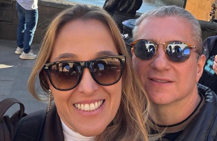 Um casal que inspira pela competência, dedicação e amor à medicina! Dr. Adriano Faleiros Pimenta, destacado especialista na área vascular, e sua esposa, Dra. Thalita Pimenta, uma das mais competentes e requisitadas profissionais da nutrologia, são referências de excelência e credibilidade. Dois grandes nomes que unem conhecimento, experiência e um atendimento marcado pelo cuidado e respeito aos pacientes. Uma dupla de profissionais que merece todos os aplausos!