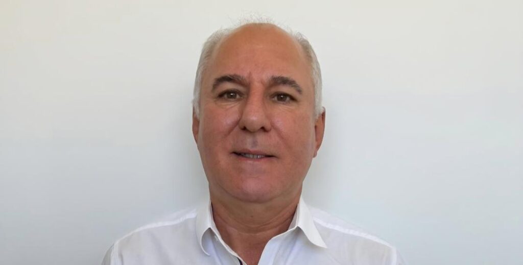 É sempre uma satisfação destacar o querido e caríssimo Ebio Pedrosa, diretor da Rede Drogafarma de Farmácias, que vem realizando um trabalho de grande relevância à frente de uma rede presente em Franca e em toda a região. Com dedicação, visão empresarial e, principalmente, respeito aos clientes, Ebio contribui para transformar a Drogafarma em uma verdadeira referência em atendimento, qualidade e proximidade com a comunidade. Um profissional admirável, que acredita no trabalho sério e faz da excelência no atendimento uma marca de sua trajetória!