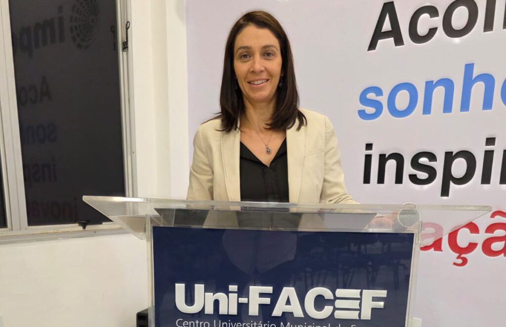 A coordenadora de Marketing do Centro Universitário Uni-Facef, Prof.ª Fulvia Nassif, convida para a Cerimônia de Graduação Impera, um momento marcante na trajetória das empresas que fazem parte da jornada de incubação. A solenidade celebra a conclusão desse importante ciclo e reconhece todo o caminho construído ao longo do período de incubação, abrindo as portas para uma nova etapa de crescimento, inovação e empreendedorismo. A solenidade acontece no dia 01 de outubro, às 8h30e terá como local o IMPERA – Uni-FACEF Será uma grande oportunidade para reunir empresas, parceiros e representantes do ecossistema de inovação, celebrando juntos as conquistas e os novos caminhos que se iniciam.