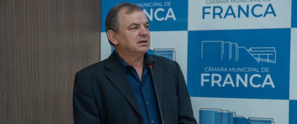 Nosso reconhecimento e nossa admiração ao combativo vereador Gilson Pelizaro, que há vários mandatos exerce seu papel na Câmara Municipal de Franca com competência, dedicação e firmeza, tendo na fiscalização uma de suas principais marcas de atuação. Um homem público muito querido pela comunidade francana, que conquistou, ao longo de sua trajetória, respeito e confiança de inúmeros cidadãos. Por aqui, porém, existe também um sentimento ainda mais especial: carinho e gratidão. Foi através de um requerimento de sua autoria que a creche do Residencial Zanetti recebeu o nome de Paulo Roberto Verzola, meu saudoso pai, perpetuando sua memória em um espaço dedicado às crianças e à comunidade. Obrigado, sempre, nobre vereador Gilson Pelizaro! Nossa gratidão por esse gesto jamais será esquecida. Receba nosso abraço, nosso respeito e nossa admiração.