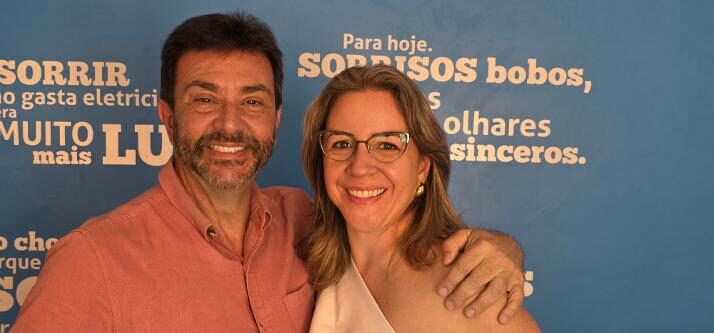 Na nossa Coluna desta quarta-feira, um destaque mais do que especial para a renomada profissional da Odontologia, Dra. Maylla Bianchini, e seu love, Dr. Márcio Porto, parceiro presente e que muito a auxilia nas atividades do Instituto Bianchini Odontologia. Um casal querido, competente e que esbanja sintonia, dedicação e profissionalismo. Maylla e Márcio são, sem dúvida, um casal nota dez, que merece sempre o nosso carinho e destaque!
