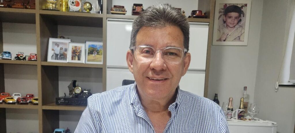 – Empreendedor de visão e muito querido em nossa Franca, o empresário Marco Antônio Soares Ferreira, o grande Markinho, é sinônimo de credibilidade, excelência e bom atendimento no segmento automotivo. À frente da Markinho Automóveis, comanda uma das revendas de veículos novos e seminovos mais procuradas da cidade, conquistando diariamente clientes exigentes que valorizam qualidade, procedência e segurança na hora de realizar um grande negócio. Markinho é, sem dúvida, um nome de destaque quando o assunto é automóveis em nossa Franca!