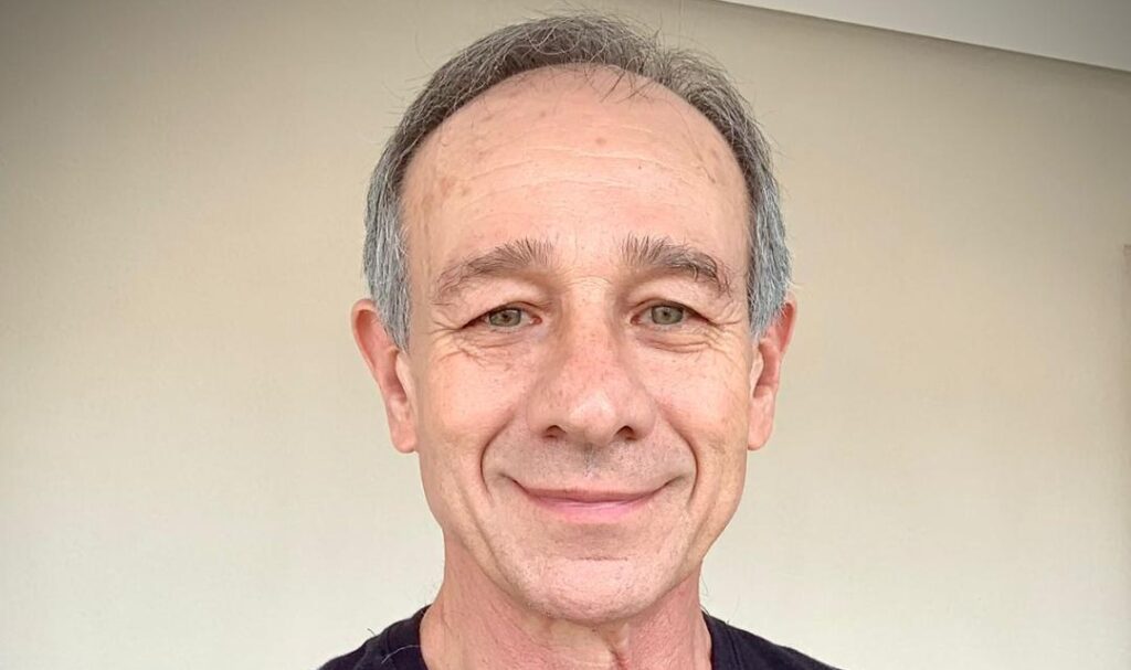 Paulo Zamikhowsky é uma liderança que merece todo reconhecimento. Atual presidente do Conselho Deliberativo da ACIF, vem desempenhando um trabalho sólido e comprometido, contribuindo de forma significativa para o fortalecimento da instituição e da nossa comunidade. Sua trajetória também é marcada pelas duas gestões à frente da APAE, onde deixou um legado de grandes realizações, sensibilidade e dedicação exemplar à causa social. Muito respeitado e querido por todos, Paulo é, sem dúvida, alguém que faz a diferença — e hoje recebe, com justiça, nosso merecido destaque.