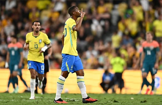 Rayan marca no fim e Brasil empata com Austrália no 1° amistoso pós-Copa