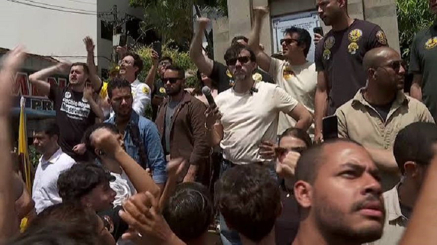 Renan Santos critica Lula e Flávio Bolsonaro em Franca e diz que tarifaço destrói polo calçadista