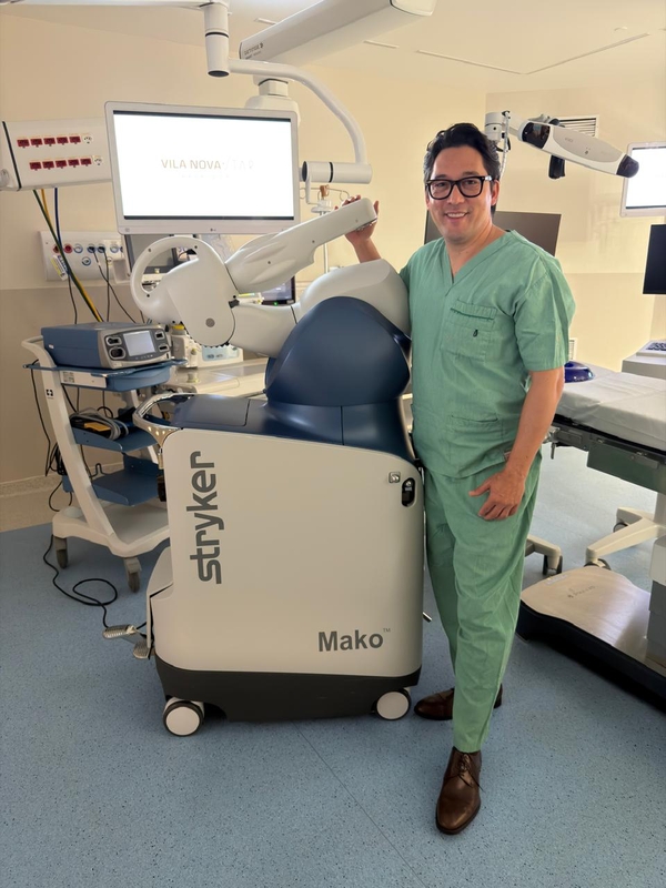 Dr. Marco Demange realiza cirurgia MAKO, inédita no Brasil Dr. Marco Demange realiza cirurgia MAKO, inédita no Brasil