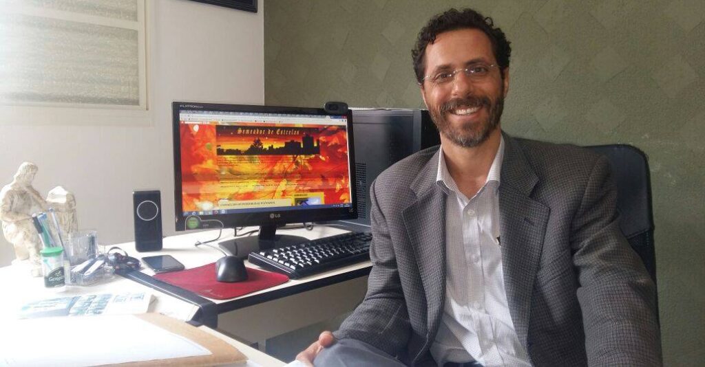O advogado Dr. Marcos Ferreira, candidato a deputado estadual pelo PSB, vem ganhando força e se destacando na disputa eleitoral deste ano. Com experiência, disposição e um projeto voltado aos interesses da população, Marcos Ferreira entra na corrida eleitoral determinado a representar Franca e região com trabalho, seriedade e compromisso. Uma candidatura que chega forte e merece atenção!