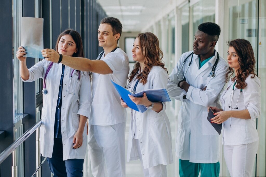 Congresso torna Enamed obrigatório para exercer medicina Congresso torna Enamed obrigatório para exercer medicina