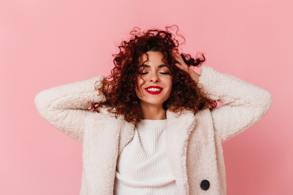 Frizz, quebra e ressecamento: como cuidar dos fios Frizz, quebra e ressecamento: como cuidar dos fios