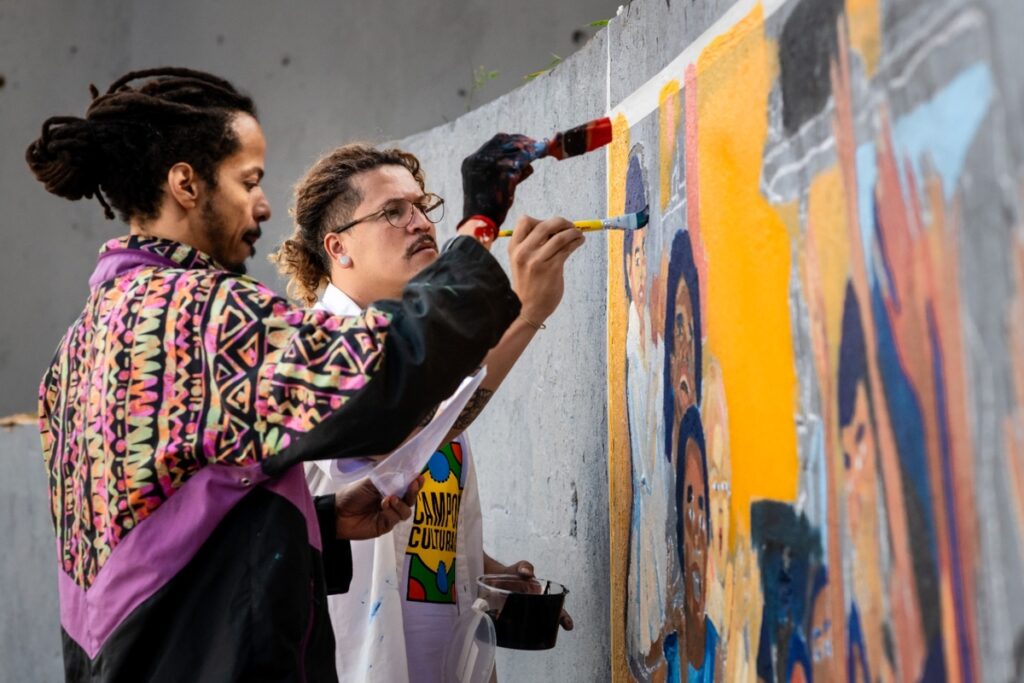 Campos Culturais transforma quadra em arte em Santos Dumont Campos Culturais transforma quadra em arte em Santos Dumont